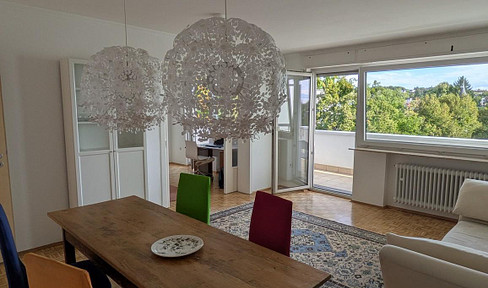 Bright 4-room apartment located directly next to the upper Kurpark.