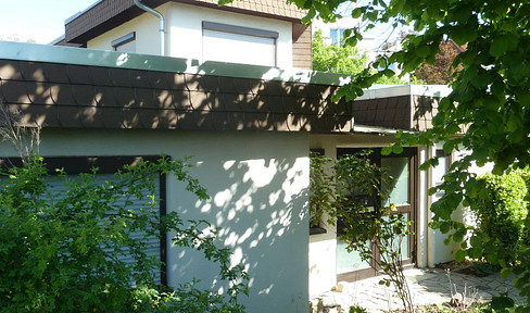 Attractive office space or medical practice, with bright rooms, parking spaces, and a garden.