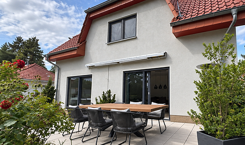 Neuwertiges Einfamilienhaus mit großem Grundstück & zusätzlichem Bebauungspotential