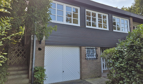 Representative architect-designed house in a prime location in Bad Nenndorf.