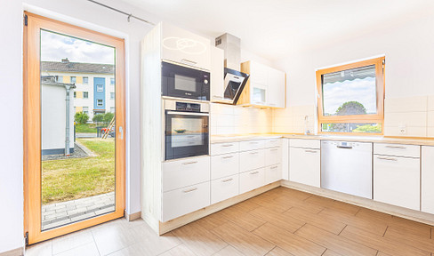 Modern, energy-efficient house (built in 2017) with 6 rooms, solar panels, battery storage, and a charging station, offering excellent value for money.