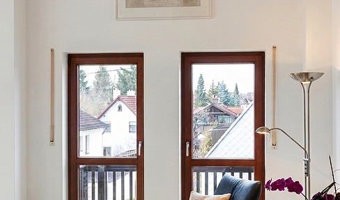 Bright 2-room apartment in the attic of a building, located in Munich-Trudering.