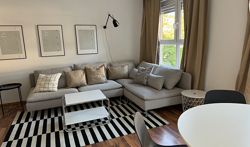 Furnished 2-room apartment with balcony, Frankfurt-Niederursel – €1,950 all-inclusive, available immediately.