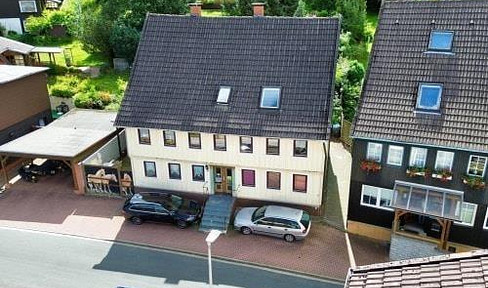 Spacious 5.5-room apartment spread over two floors, located in Lautenthal.