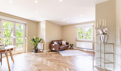 Luxury Living | Newly Renovated Designer Apartment with Balcony in Dresden, Plauen.