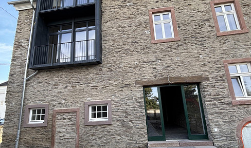 Helle Wohnung im 1. OG mit Aussicht - Trierer Quereinhaus Baujahr 1884