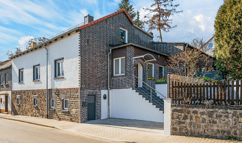 Beautiful semi-detached house for rent, featuring an exclusive wine cellar.