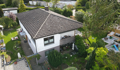 Detached single-family house with a separate apartment.