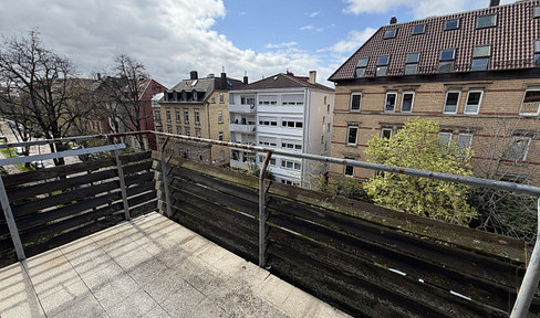Frisch komplettsanierte 4-Zimmer-Wohnung mit Einbauküche & Balkon in Stuttgart-Bad Cannstatt