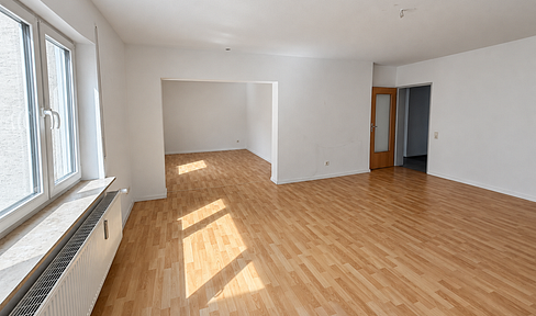 Spacious 5-room apartment with a balcony in Marburg-Wehrda.