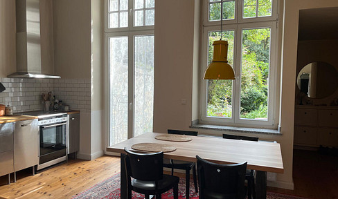 Completely renovated apartment in a historic building with a garden, located in Ruhrort.