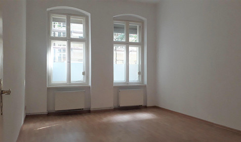 3-room apartment on the ground floor with a garden, located near Nöldner Platz.