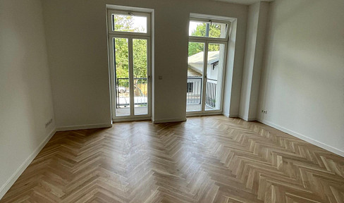 Newly renovated 3-room apartment with a large balcony.