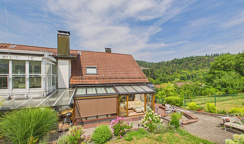 Multi-generational house / house for 2-3 families, detached.