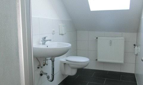 2-room attic apartment, offering plenty of space for a low price, with a great bathroom and stunning views.