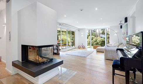 2026 Expansion: Family home of 298 m² on a 1,794 m² plot of land in Hamburg-Rissen | No commission fees.