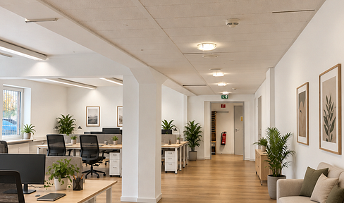 314 square meters of versatile commercial space in Hamburg-Volksdorf – accessible, divisible, and immediately available.