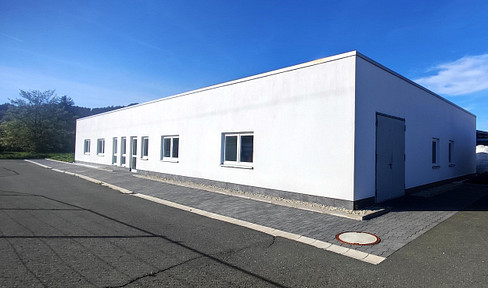 Attractive and versatile commercial property for exclusive use, located in Marktrodach.
