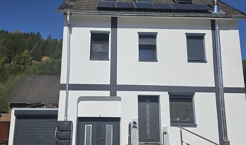 Detached single-family house with a photovoltaic system.