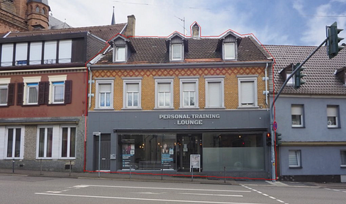 Top return on investment in the heart of St. Ingbert! Fully let residential and commercial building in a prime location.
