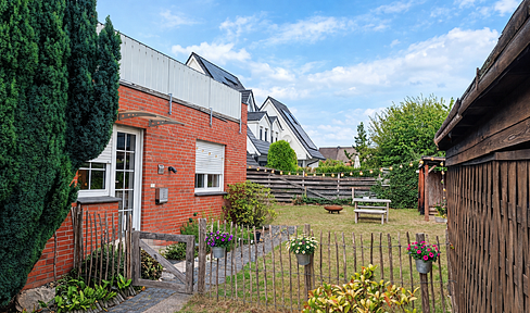 Bright 2-room apartment with a terrace and garden.