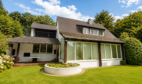 Großzügige Gartenwohnung mit außergewöhnlichem Wohnbereich, Terrasse und direktem Blick ins Grüne