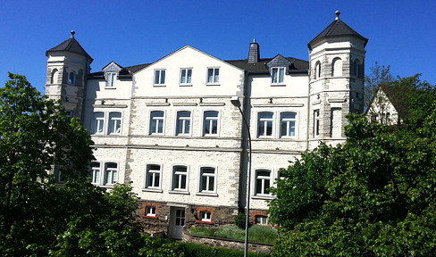 Historic building "Robertsburg": Bright 2-room attic apartment with a south-facing balcony and a view of the castle.