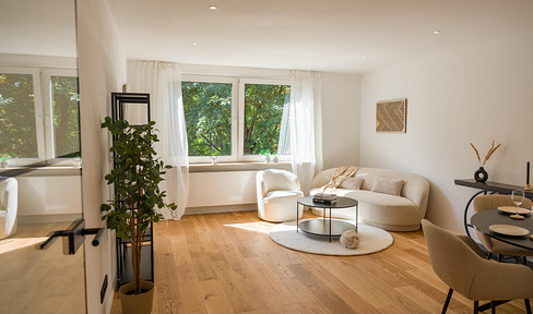 3-room apartment with a south-facing balcony and genuine hardwood parquet flooring - completely renovated in 2026.