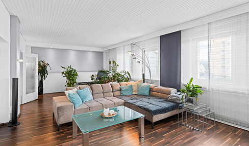 Modern 2-room apartment in Großreuth near Schweinau, with fitted kitchen and garage.