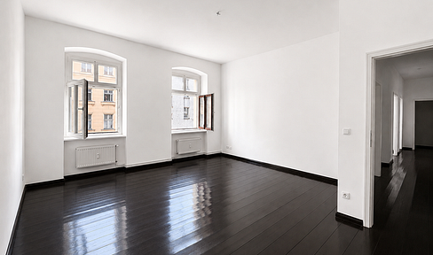 Am Kotti: Sanierte 4-Zimmer-Altbauwohnung mit neuer Einbauküche