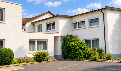 Attractive residential and commercial building with an approximate yield of 6% – commission-free for the buyer.
