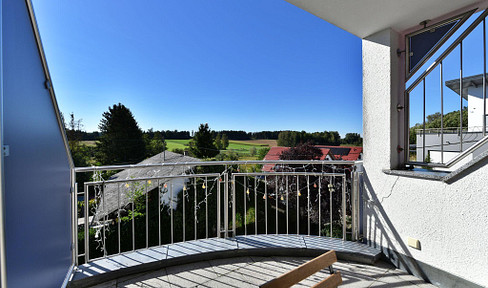 Well-maintained apartment in excellent condition, comparable to a new build, located in a natural setting.