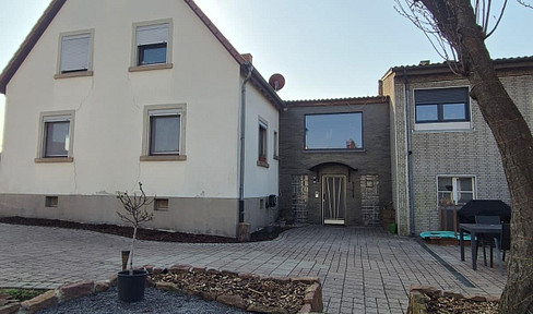 Teilsanierte 6-Zimmer Doppelhaushälfte