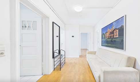 Excellent 3-room apartment with a balcony in Stuttgart-West, located on a mid-level elevation.