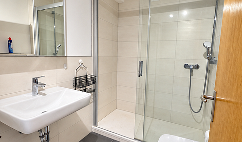 Hallo Holweide- Bezugsfrei, OHNE Makler, in ruhigem 7 Fam.Haus