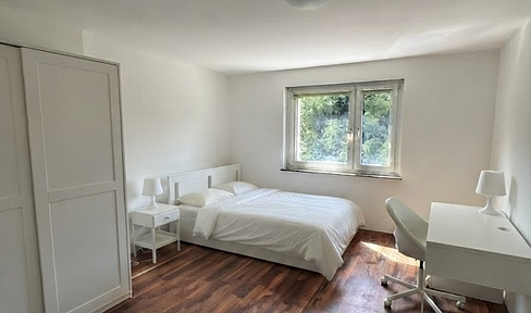Investment property in Düsseldorf: 4-room apartment, fully let, yielding 6.0%, no commission.