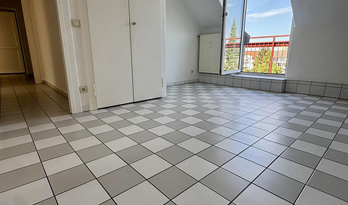 Completely renovated 3-room attic apartment with a living kitchen, new fitted kitchen, and sun terrace, located in Eller.