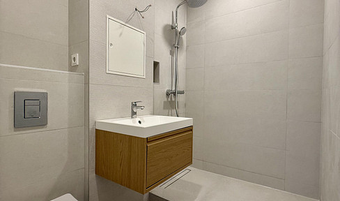 Brand new apartment after renovation - charming 3-room apartment on Südring.