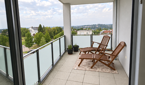Attraktive 3,5-Zimmer-Wohnung, mit Loggia, EBK und herrlicher Aussicht