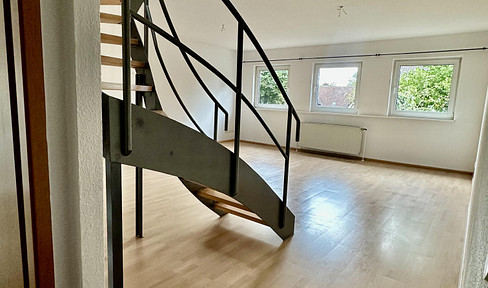 Bright 2-room apartment on two levels – approximately 70 m² – located in a quiet area in Kirchhorst.