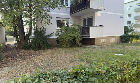Private garden of 314 m²: Renovated 4-room apartment with 2 balconies, available without commission.