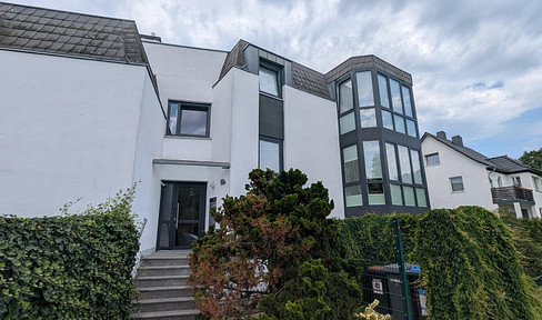 Spacious 2-room apartment with terrace, garden, and garage, available without any agency fees.