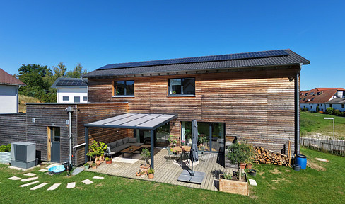 Freistehendes, energieeffizientes Einfamilienhaus mit Südgarten