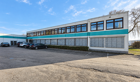 A standalone property in a prime location, offering office space, production facilities, and ample outdoor area, all conveniently located near the A1 highway!