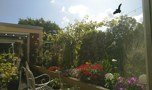 Dream apartment on an entire floor - completely renovated, no commission fees.