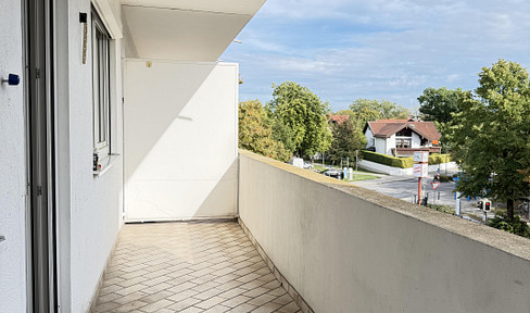 Vacant 2.5-room apartment - Excellent location in Unterhaching, no commission fees, and requires some renovation.