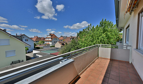 Modernized 1-bedroom apartment with a balcony, garage, and new fitted kitchen, located in Weil am Rhein.