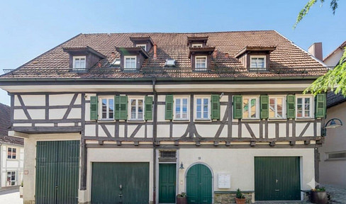 Altstadt-Charme trifft Freiraum: 89 m² mit großer Terrasse und Garagenstellplatz in Herrenberg