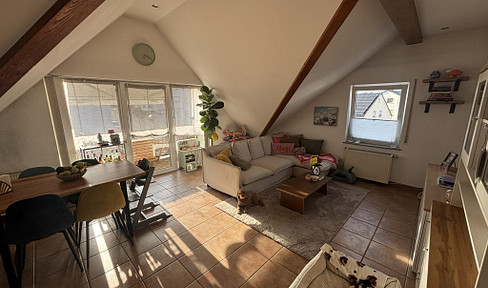 Attractive 3-room penthouse apartment with a balcony, located in a good area of Elz.