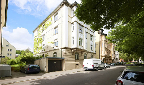 Dreamy, fully furnished apartment with a garden, located in the heart of Esslingen, available immediately.
